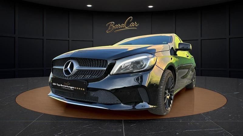 Schwarz Gebraucht 2017 Mercedes A200 Kleinwagen | 16.450 € (Fairer Preis) - Bild 1/4