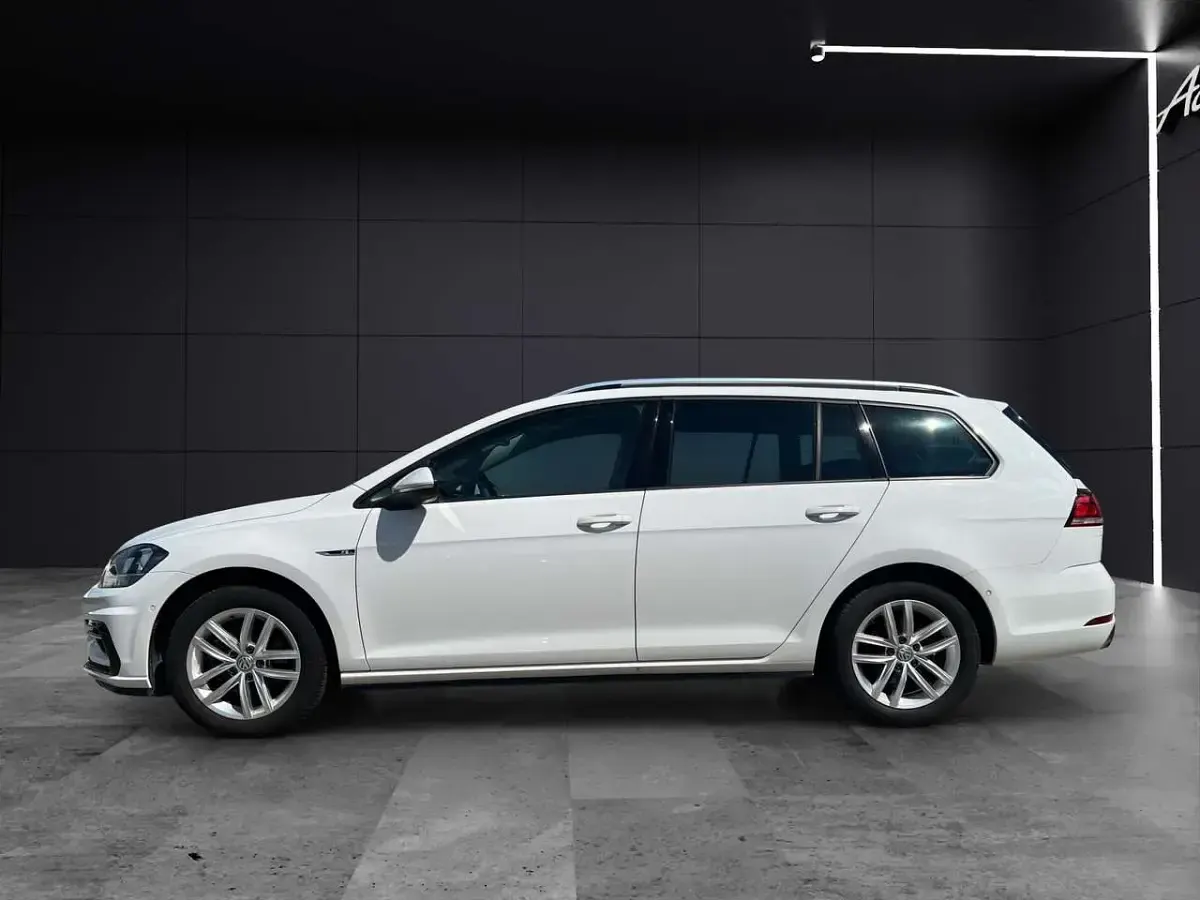Gebraucht VW Golf VII R-line 150 PS (110 kW) 2019 Pure white Kombi