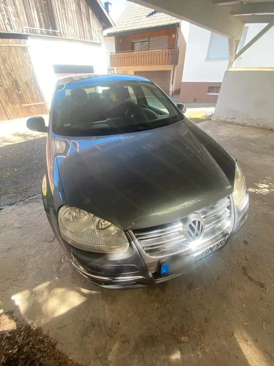 Second-hand VW Jetta 105 CP (77 kW) 2005 Gri Berlinǎ