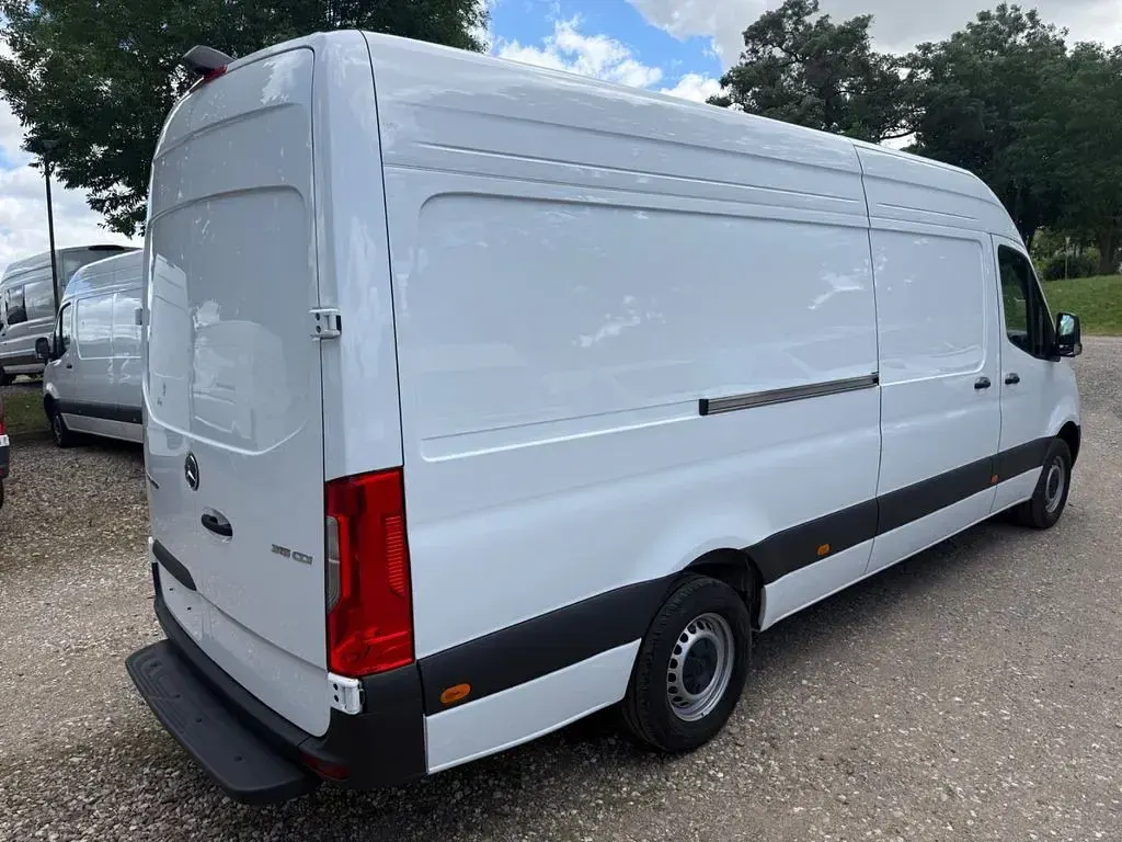 Gebraucht Mercedes Sprinter 150 PS (110 kW) 2025 Arktikweiss Van