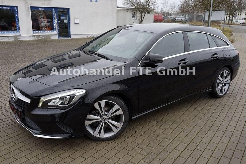 Gebraucht Mercedes CLA200 Shooting Brake 156 PS (114 kW) 2017 Schwarz Kombi