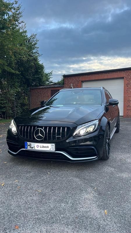 Schwarz Gebraucht 2018 Mercedes C63S AMG AMG Kombi | 53.999 € - Bild 1/4
