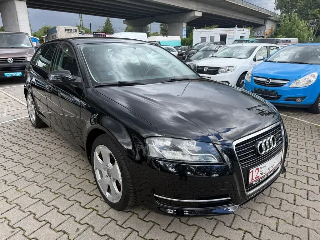 Gebraucht Audi A3 Attraction 160 PS (117 kW) 2011 Brillantschwarz Kleinwagen