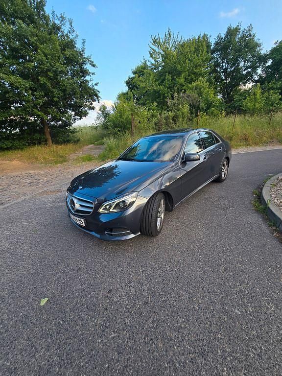 Grau Gebraucht 2013 Mercedes E350 Avantgarde Limousine | 17.800 € (Fairer Preis) - Bild 1/4