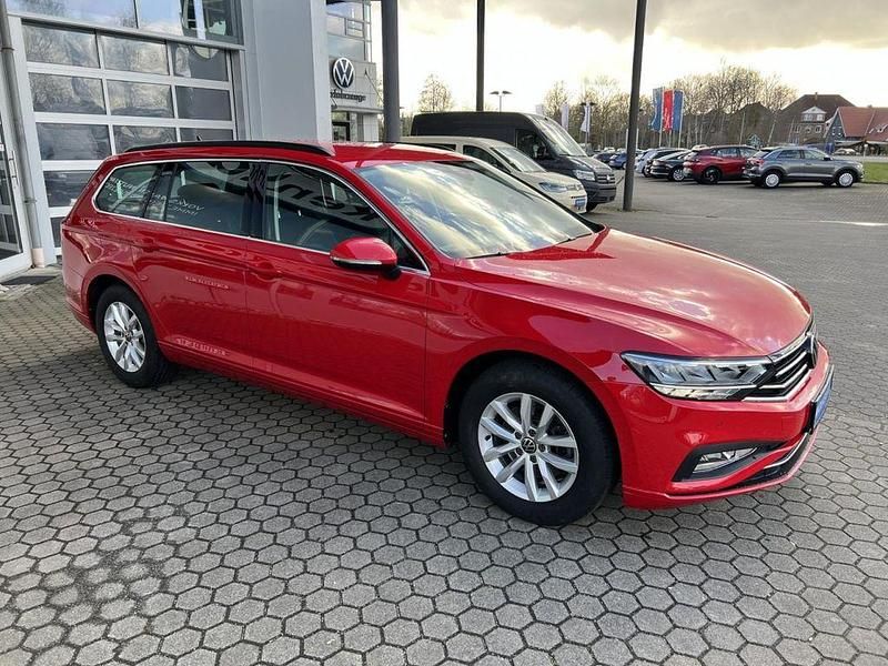 Gebraucht VW Passat 122 PS (89 kW) 2021 Tornadorot Kombi