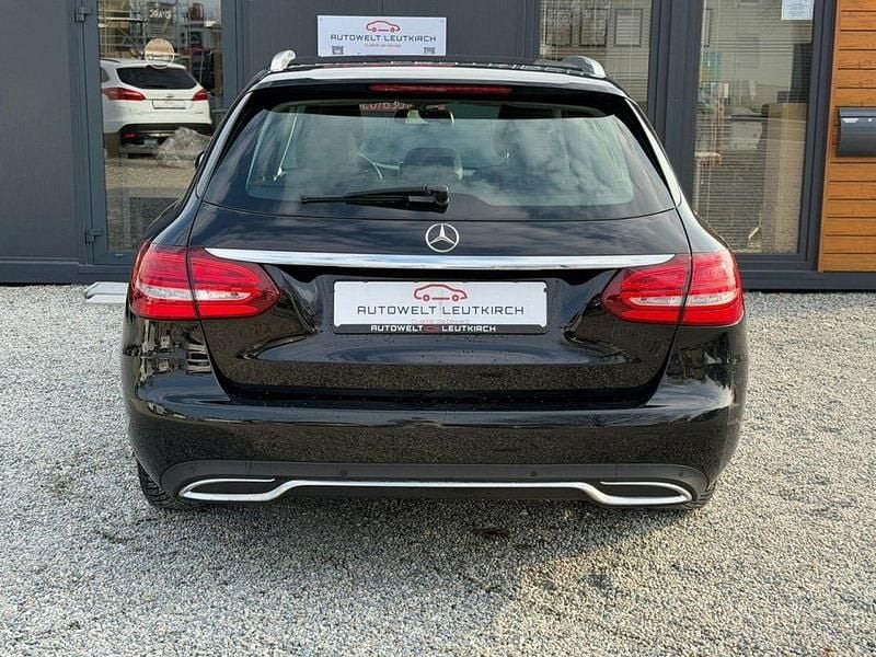 Gebraucht Mercedes C180 156 PS (114 kW) 2017 Schwarz Kombi