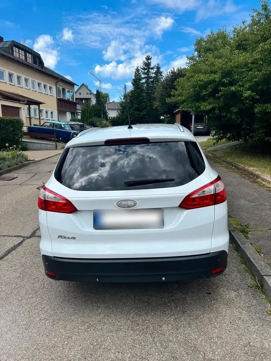 Gebraucht Ford Focus 105 PS (77 kW) 2012 Weiß Kombi