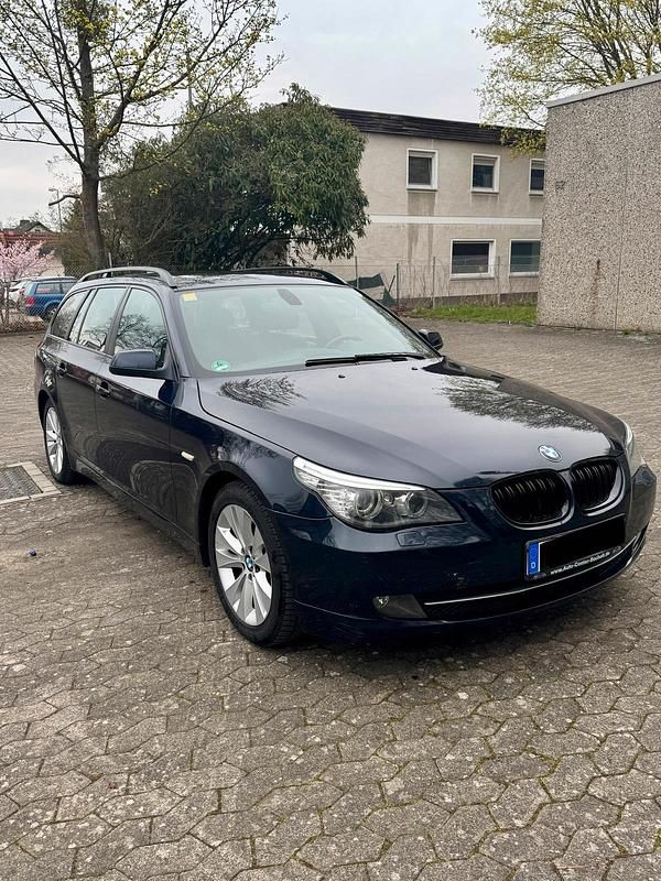 Gebraucht BMW 520 163 PS (119 kW) 2010 Blau Kombi