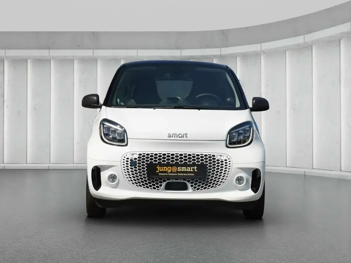 Gebraucht Smart ForTwo Coupé 60 kW (82 PS) 2024 Bodypanels in white Kleinwagen
