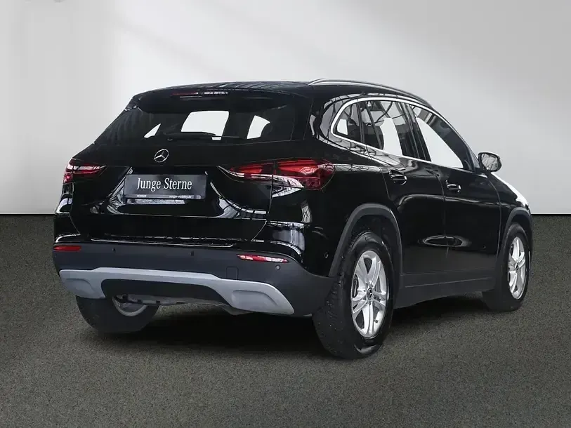 Gebraucht Mercedes GLA200 163 PS (119 kW) 2024 Unilack nachtschwarz SUV