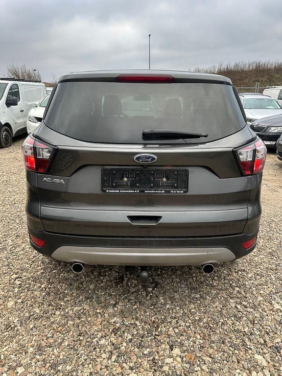 Gebraucht Ford Kuga Titanium 120 PS (88 kW) 2017 Grau SUV