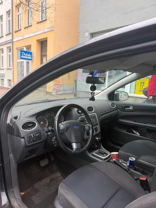 Second-hand Ford Focus 101 CP (74 kW) 2005 Negru Coupe