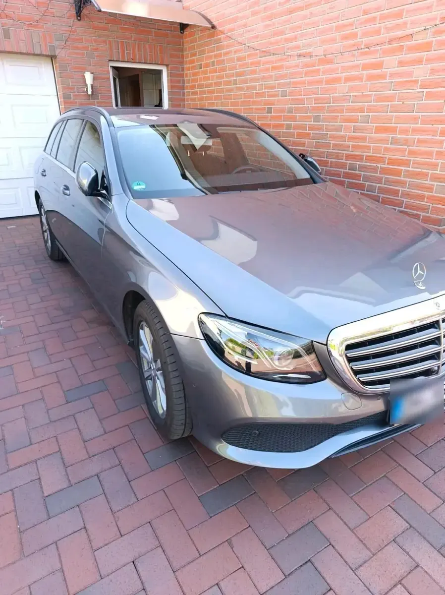 Gebraucht Mercedes E220 194 PS (142 kW) 2017 Grau Kombi