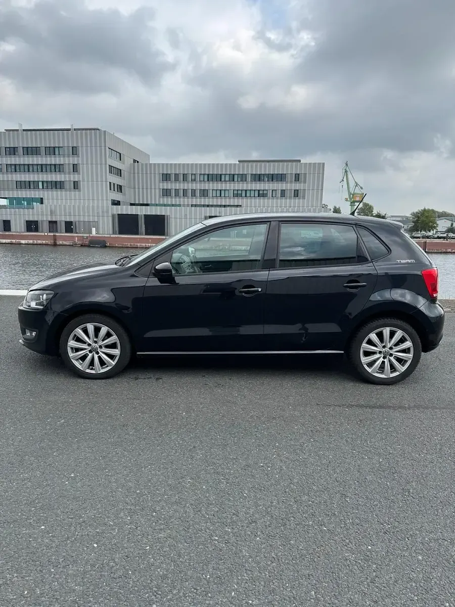 Gebraucht VW Polo Team 95 PS (69 kW) 2011 Schwarz Kleinwagen