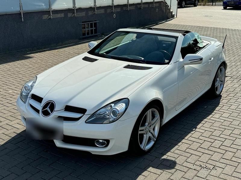 Weiß Gebraucht 2009 Mercedes SLK200 Cabrio | 12.300 € (Etwas zu teuer) - Bild 1/4