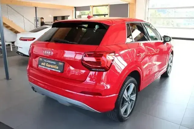 Gebraucht Audi Q2 Sport 150 PS (110 kW) 2016 Rot SUV