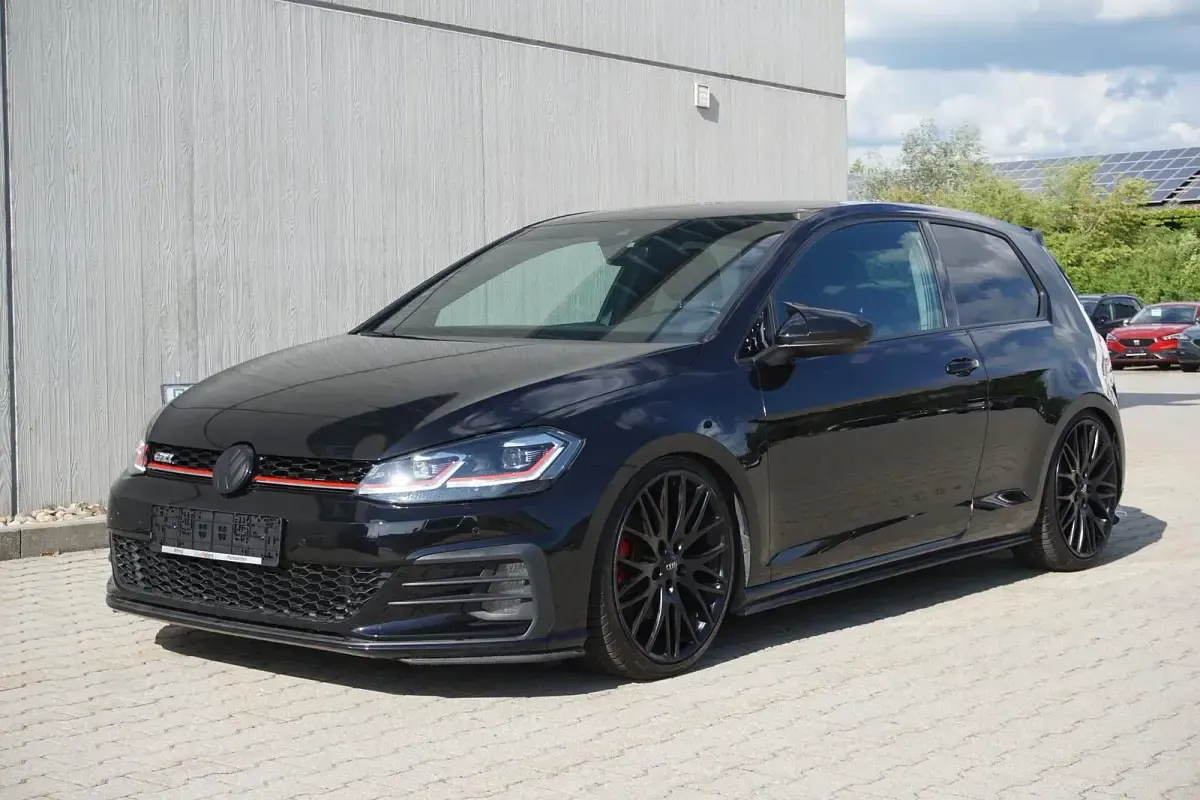 Gebraucht VW Golf VII Sound 230 PS (169 kW) 2017 Deep black perleffekt Kleinwagen