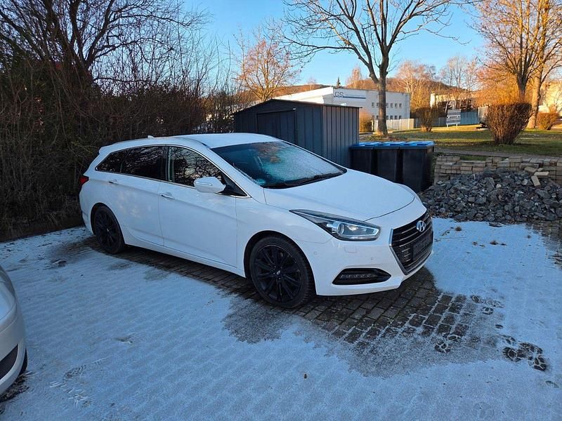 Weiß Gebraucht 2016 Hyundai i40 Premium Kombi | 9.300 € (Fairer Preis) - Bild 1/4