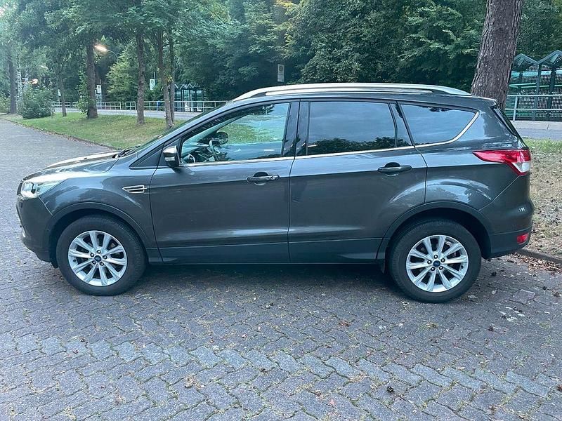 Gebraucht Ford Kuga Titanium 150 PS (110 kW) 2015 Grau SUV