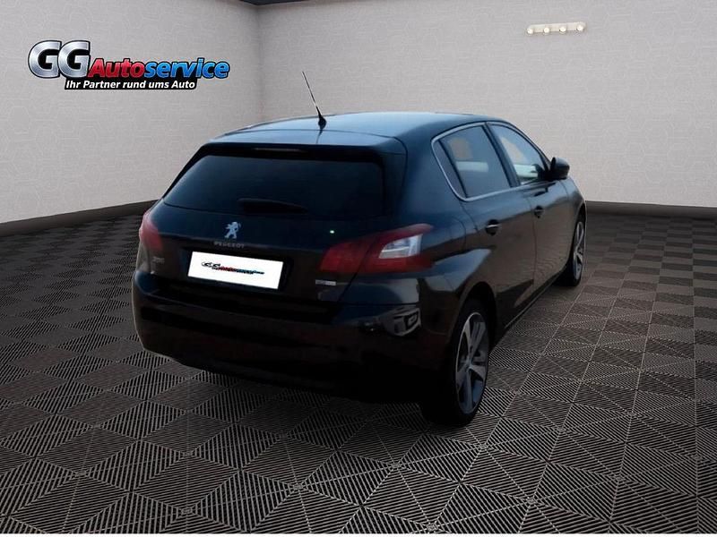 Gebraucht Peugeot 308 Allure 131 PS (96 kW) 2016 Blau Limousine