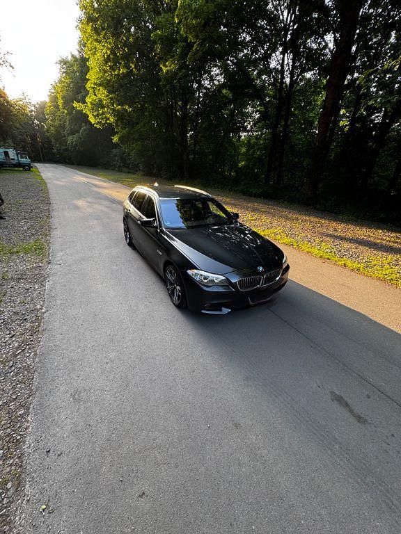 Schwarz Gebraucht 2011 BMW 520 M Sport Kombi | 8.000 € (Etwas zu teuer) - Bild 1/4