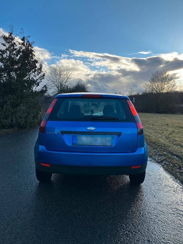 Gebraucht Ford Fiesta 75 PS (55 kW) 2004 Blau Kleinwagen