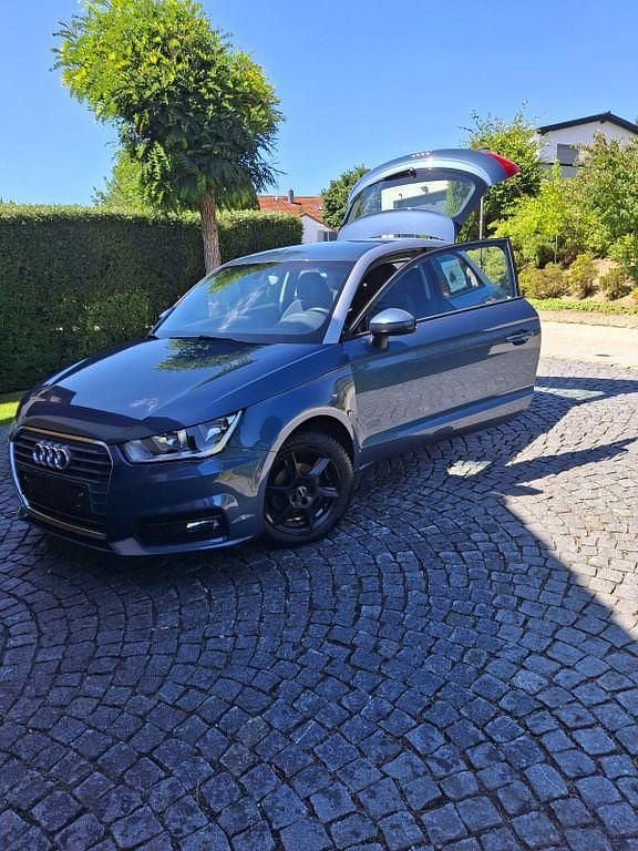 Gebraucht Audi A1 Sport 90 PS (66 kW) 2015 Blau Kleinwagen