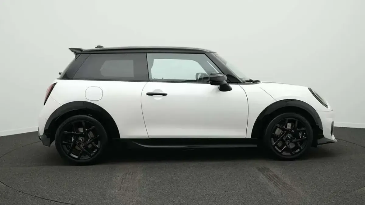 Używany Mini John Cooper Works 204 KM (150 kW) 2025 Biały Hatchback