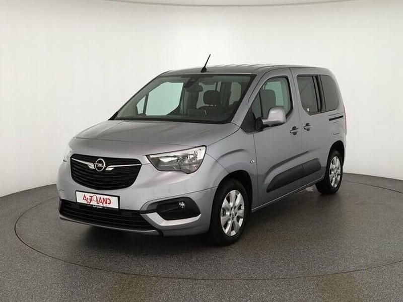 Grau Gebraucht 2021 Opel Combo Elegance Van / Kleinbus | 24.990 € (Etwas zu teuer) - Bild 1/4