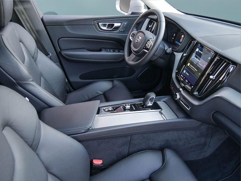 Gebraucht Volvo XC60 Plus 197 PS (144 kW) 2023 Silber SUV