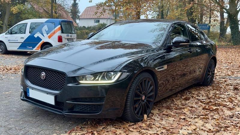 Gebraucht Jaguar XE 179 PS (131 kW) 2016 Schwarz Limousine
