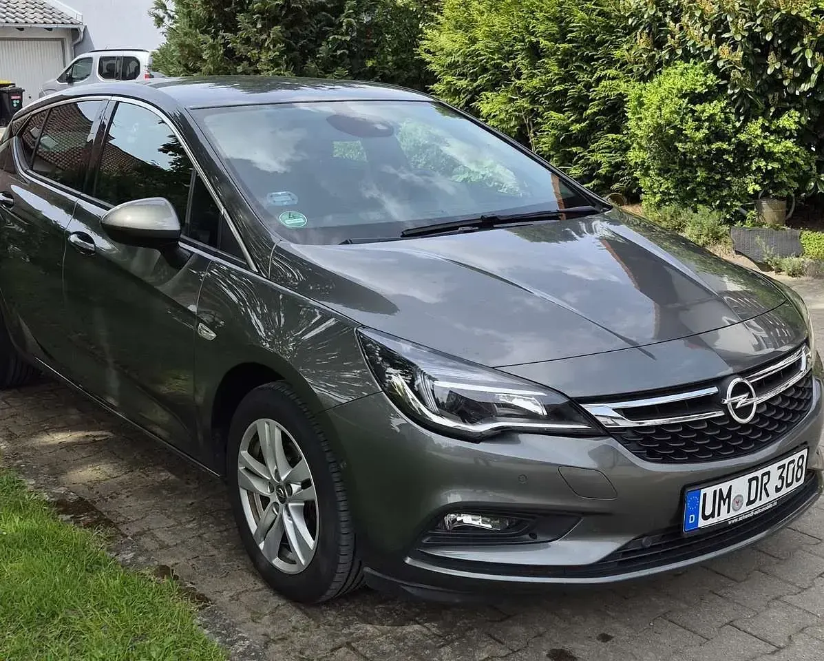 Używany Opel Astra Active 150 KM (110 kW) 2016 Szary Sedan/Limuzyna