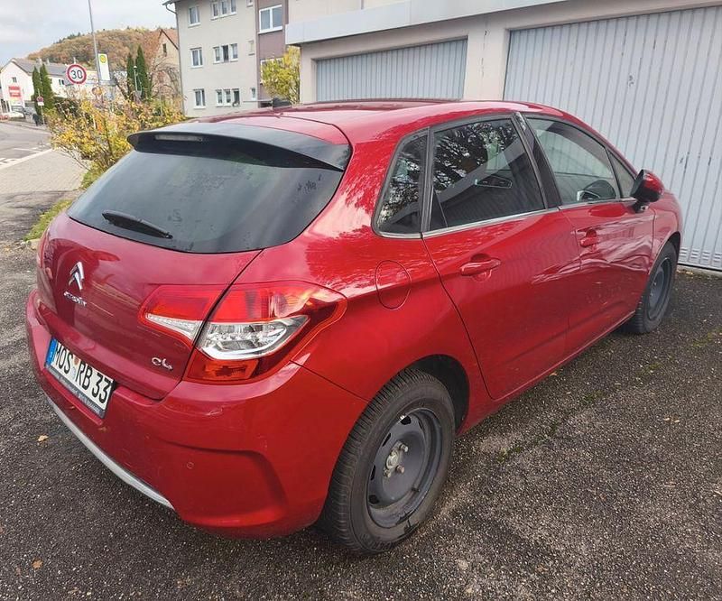 Rot Gebraucht 2011 Citroën C4 Tendance Limousine | 5.000 € (Fairer Preis) - Bild 1/4