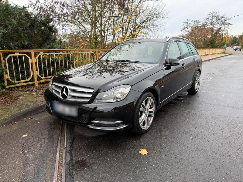 Schwarz Gebraucht 2011 Mercedes C220 Avantgarde Kombi | 6.900 € (Fairer Preis) - Bild 1/4