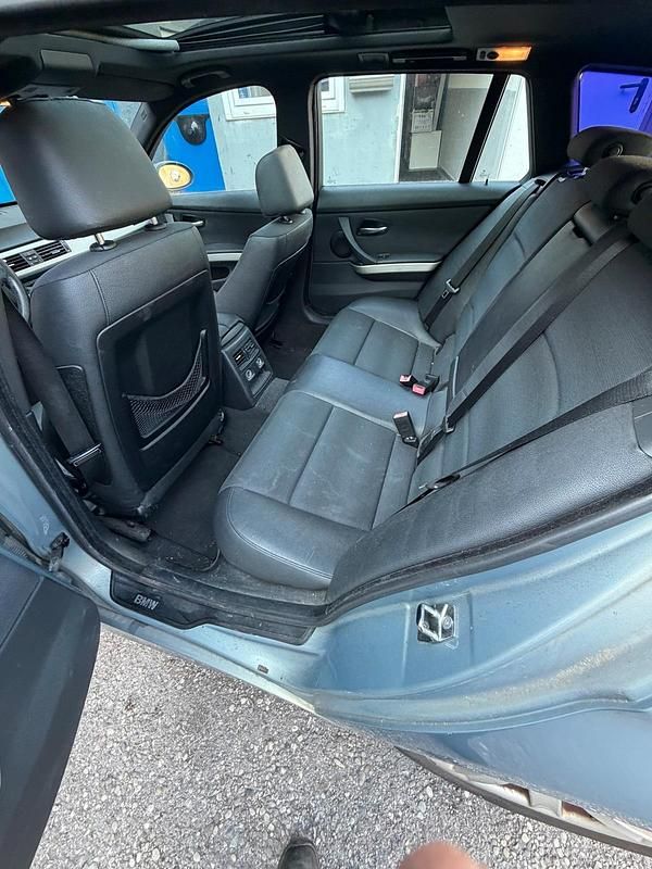 Gebraucht BMW 325 217 PS (159 kW) 2006 Silber Kombi