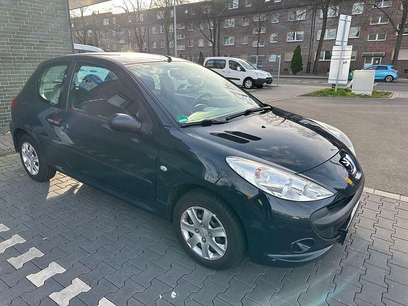 Gebraucht Peugeot 206+ Basis 60 PS (44 kW) 2011 Grau Kleinwagen