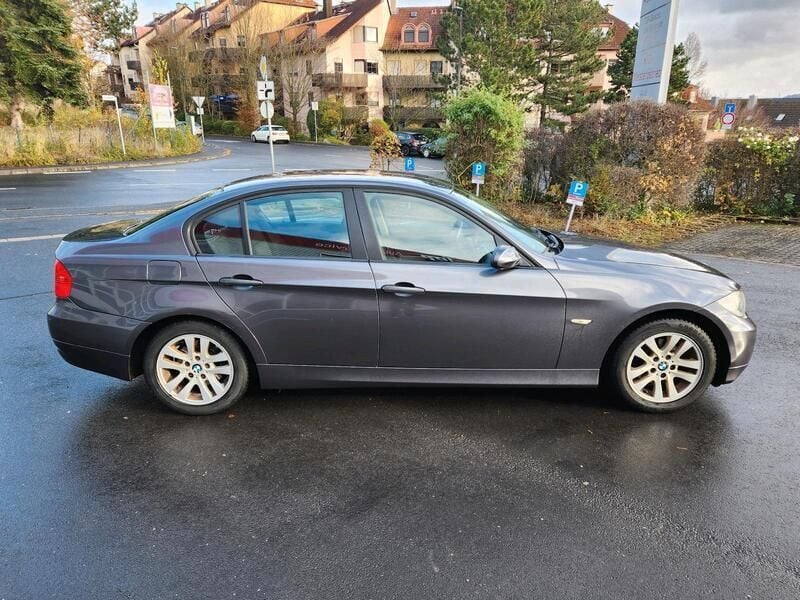 Grau Gebraucht 2005 BMW 320 Limousine | 2.600 € (Guter Preis) - Bild 1/4