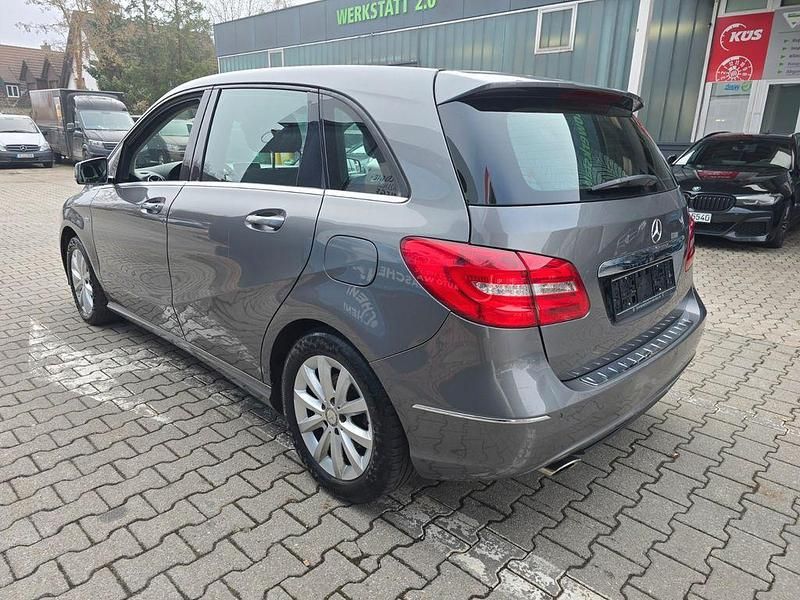 Gebraucht Mercedes B180 109 PS (80 kW) 2012 Grau Van / Kleinbus