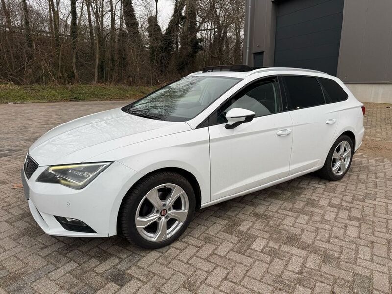 Weiß Gebraucht 2017 Seat Leon ST Style Kombi | 8.950 € (Fairer Preis) - Bild 1/4
