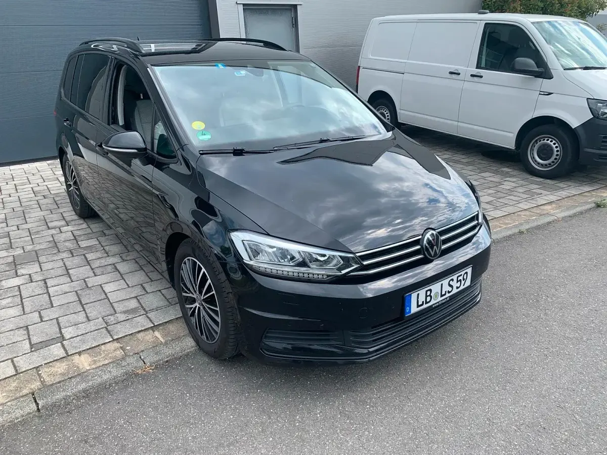 Gebraucht VW Touran IQ Drive 150 PS (110 kW) 2023 Schwarz Van / Kleinbus