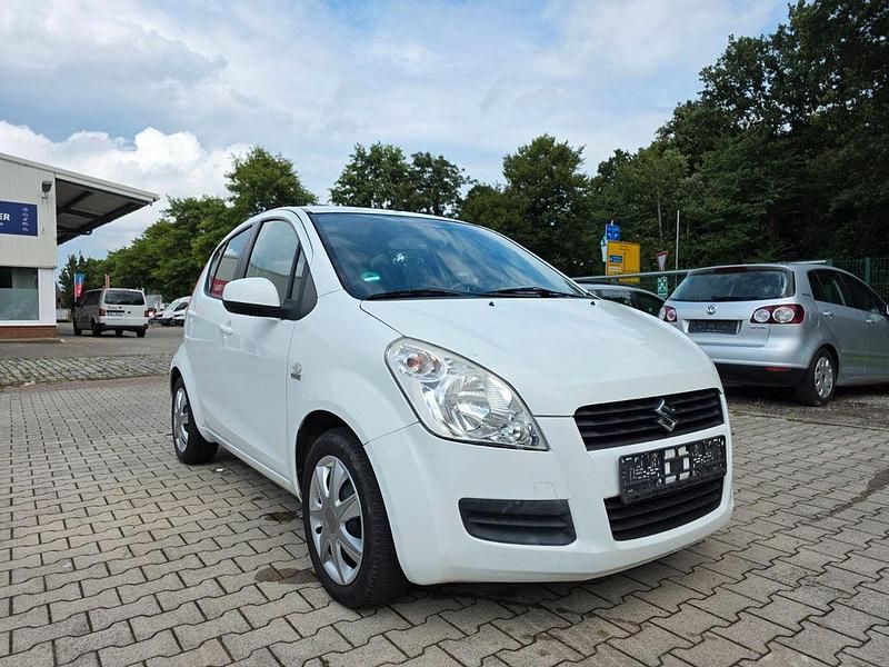 Gebraucht Suzuki Splash Club 75 PS (55 kW) 2010 Weiß Kleinwagen