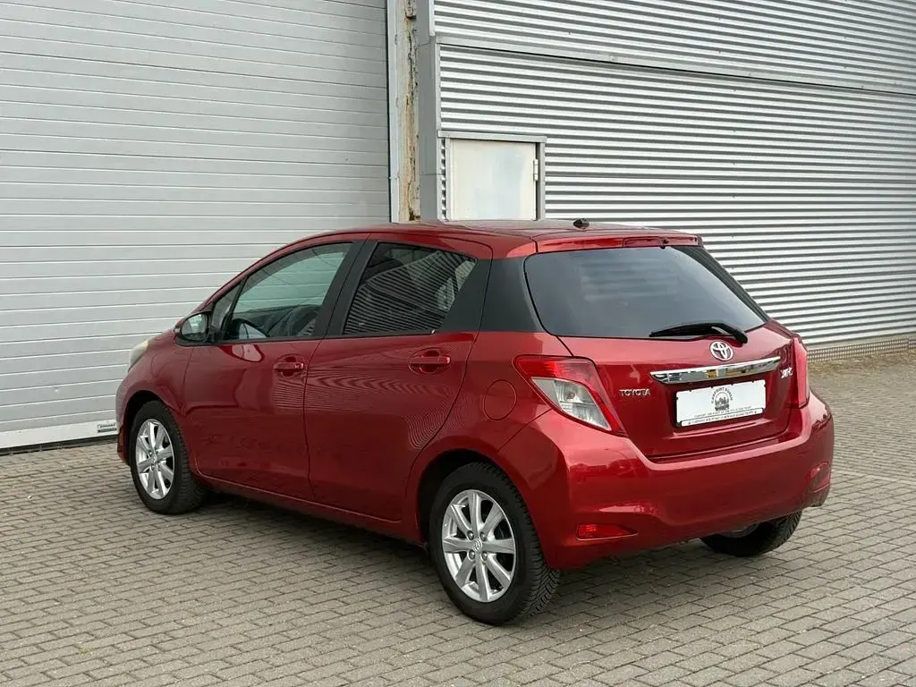 Gebraucht Toyota Yaris Edition 99 PS (72 kW) 2013 Rot Kleinwagen