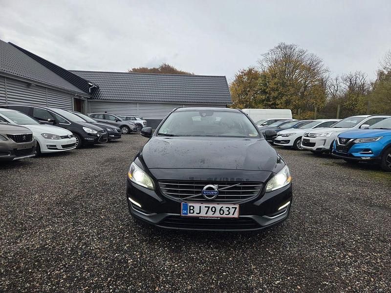 Schwarz Gebraucht 2013 Volvo V60 Momentum Kombi | 5.900 € (Fairer Preis) - Bild 1/4