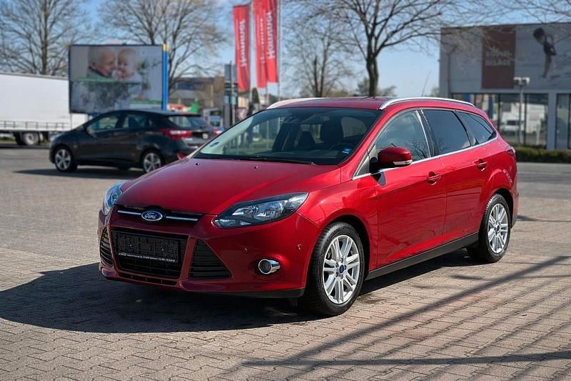Gebraucht Ford Focus Titanium 125 PS (91 kW) 2014 Rot Kombi