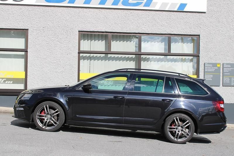 Schwarz Gebraucht 2018 Skoda Octavia RS Kombi | 12.500 € (Superpreis) - Bild 1/4