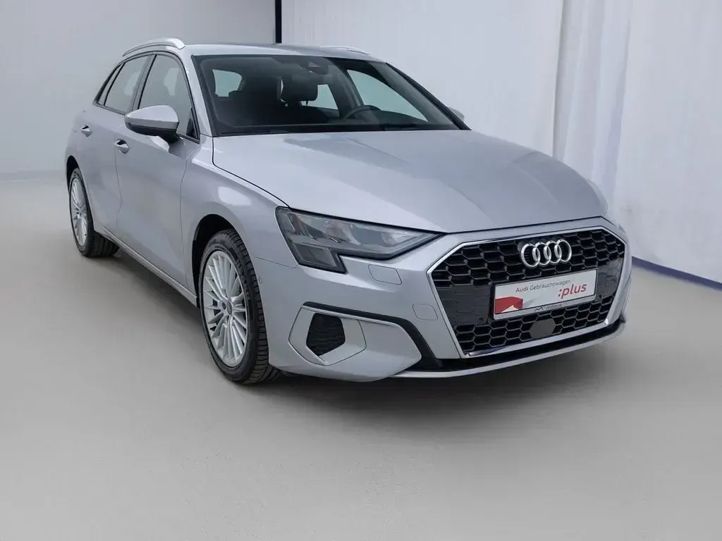 Używany Audi A3 Advanced 116 KM (85 kW) 2024 Srebrny Sedan/Limuzyna