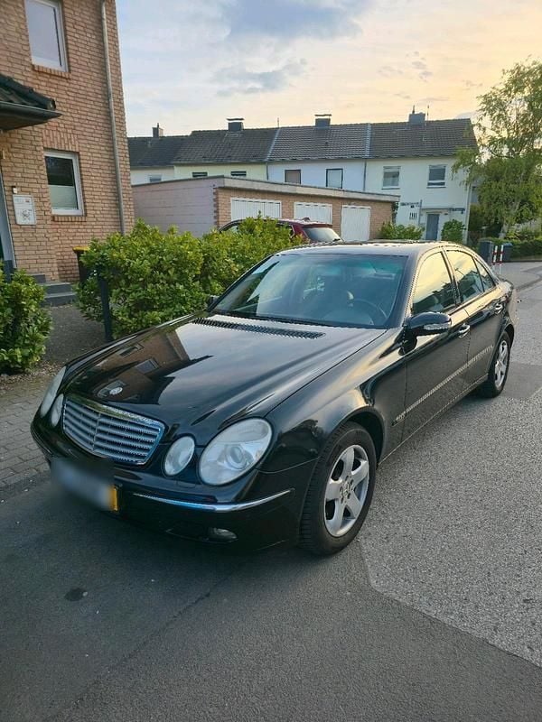 Second-hand Mercedes E320 224 CP (164 kW) 2005 Negru Berlinǎ