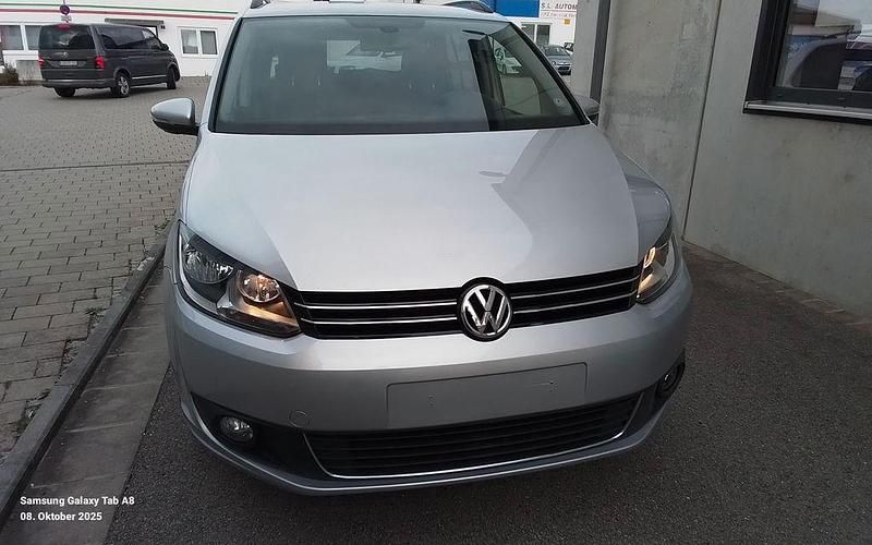 Silber Gebraucht 2015 VW Touran Comfortline Van / Kleinbus | 7.100 € (Etwas zu teuer) - Bild 1/4