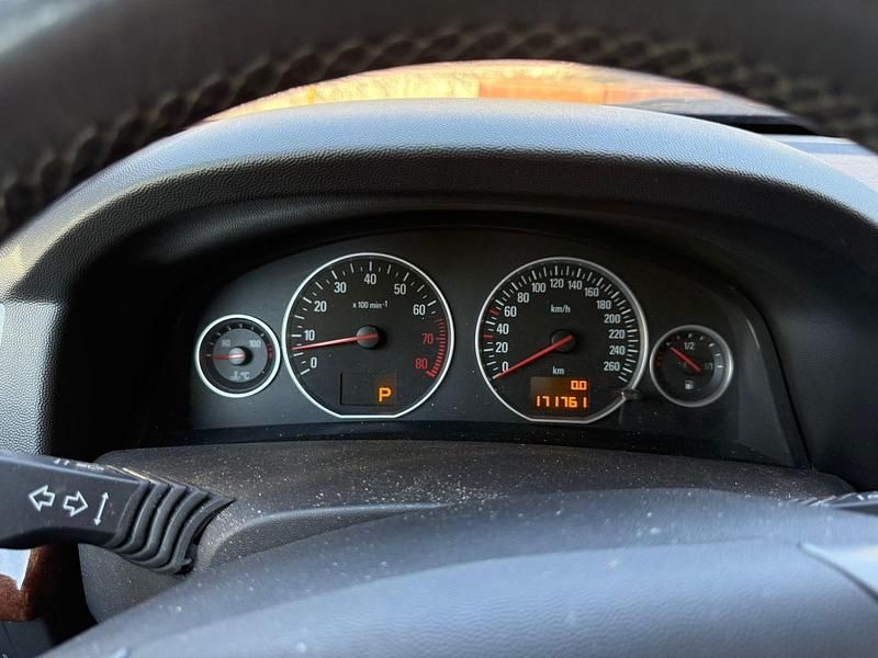 Grau Gebraucht 2003 Opel Vectra Limousine | 2.790 € (Fairer Preis) - Bild 1/4