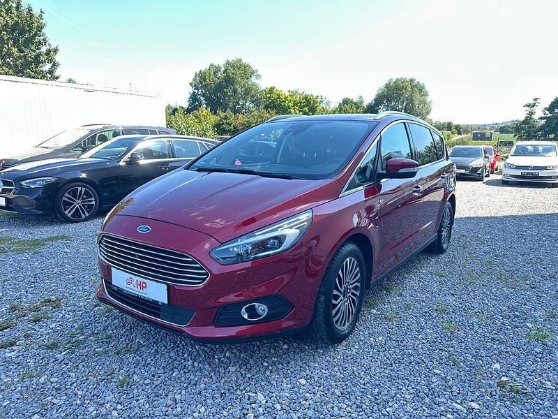 Rot Gebraucht 2019 Ford S-MAX Titanium Van / Kleinbus | 18.799 € (Etwas zu teuer) - Bild 1/4